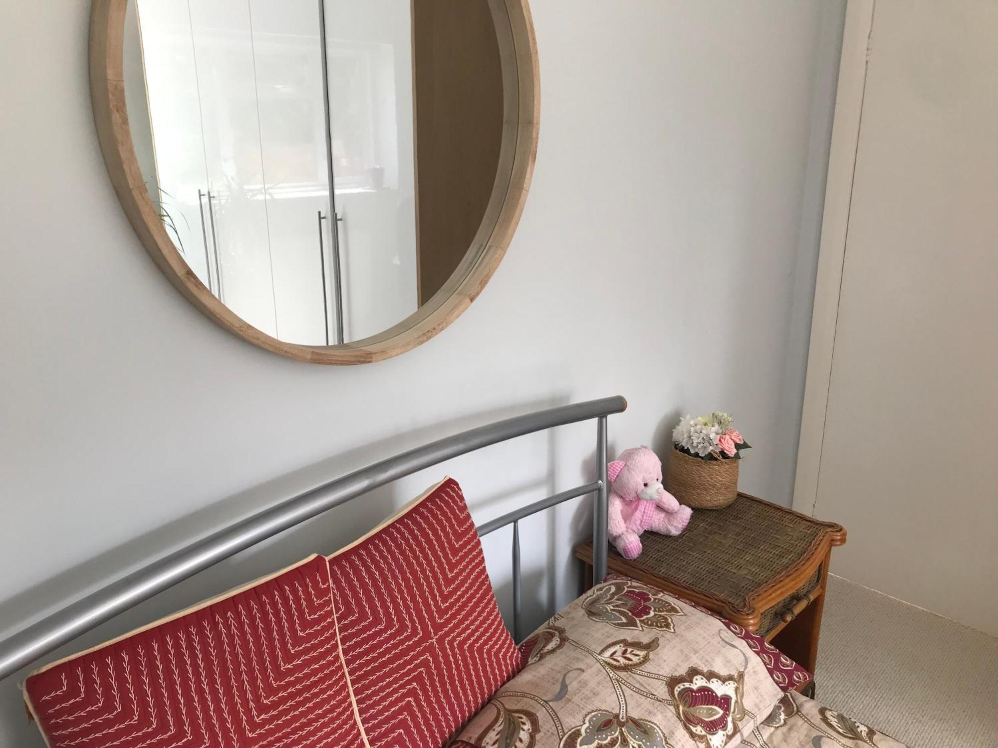 Cozy Double Bedroom In Stunning Bungalow On River Thames - Near Thorpe Park/Royal Holloway University/20Mins From Heathrow 斯坦斯 外观 照片