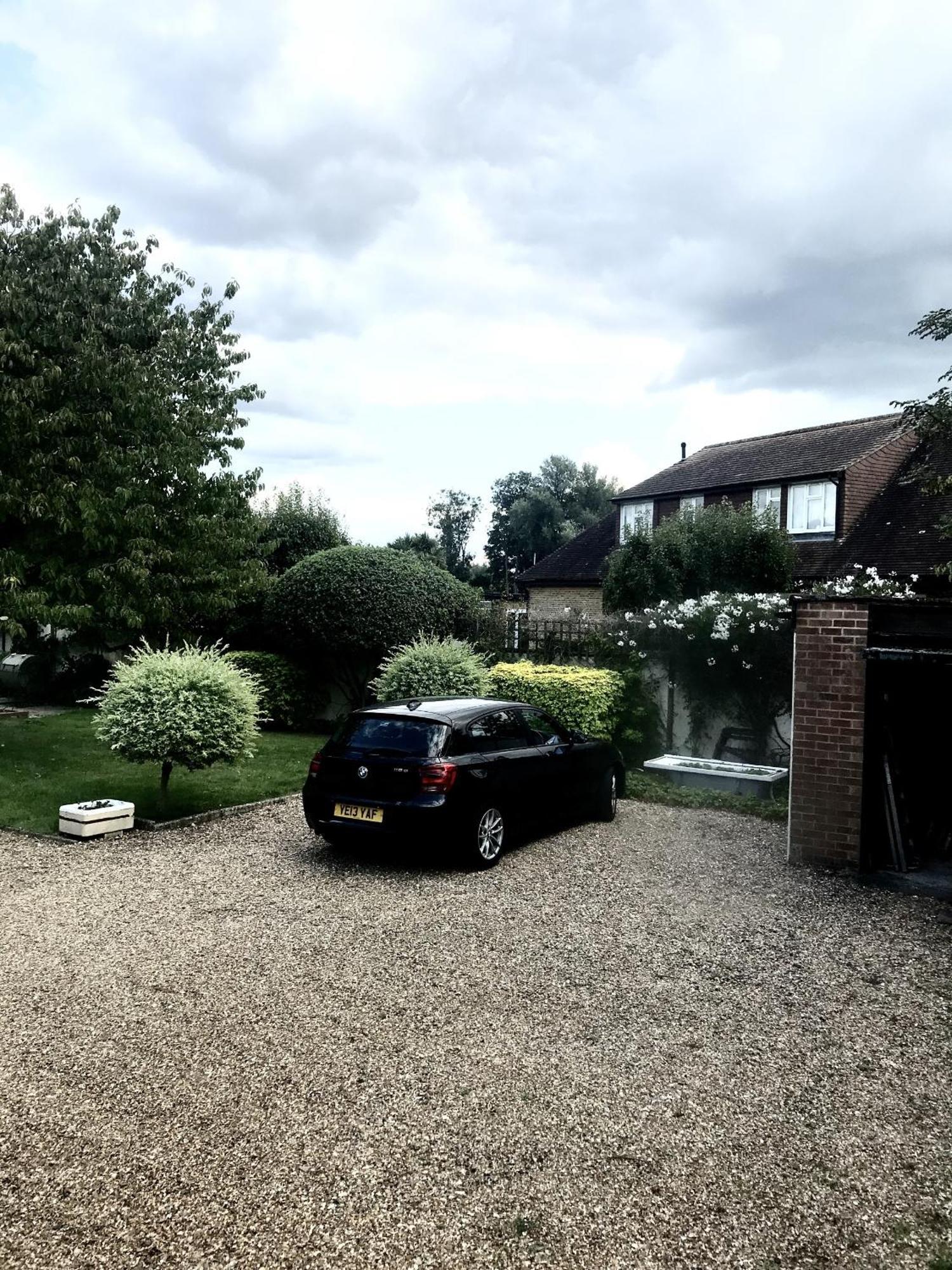 Cozy Double Bedroom In Stunning Bungalow On River Thames - Near Thorpe Park/Royal Holloway University/20Mins From Heathrow 斯坦斯 外观 照片