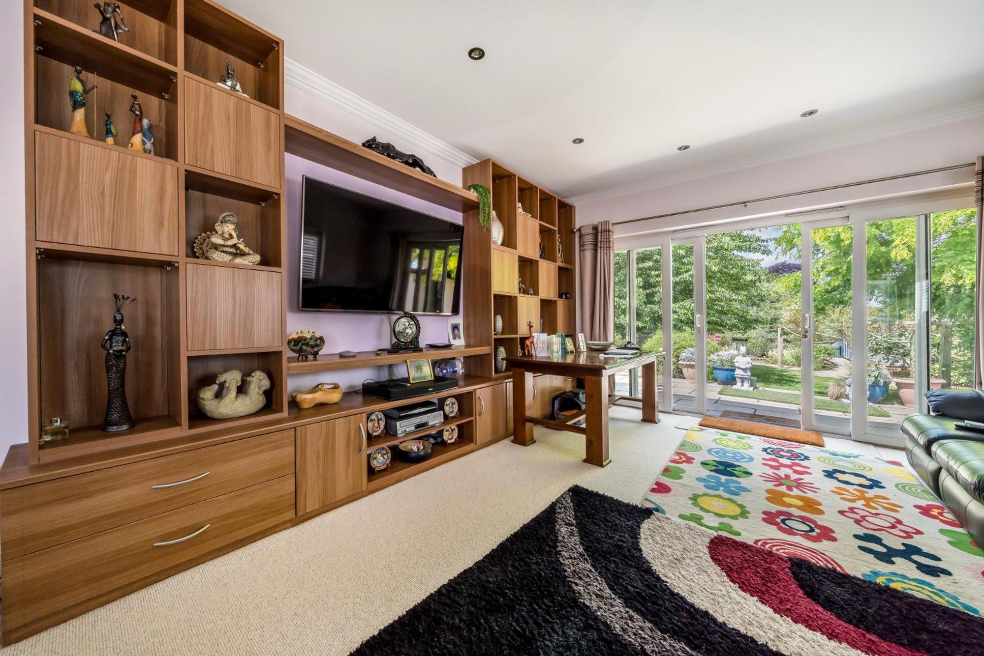 Cozy Double Bedroom In Stunning Bungalow On River Thames - Near Thorpe Park/Royal Holloway University/20Mins From Heathrow 斯坦斯 外观 照片
