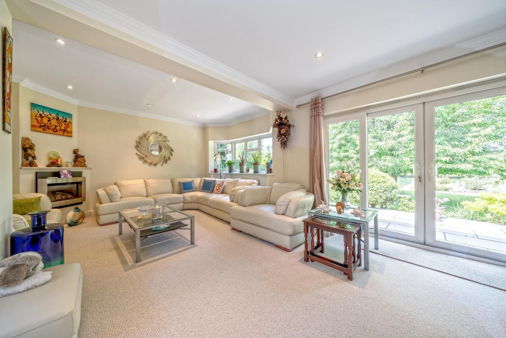 Cozy Double Bedroom In Stunning Bungalow On River Thames - Near Thorpe Park/Royal Holloway University/20Mins From Heathrow 斯坦斯 外观 照片